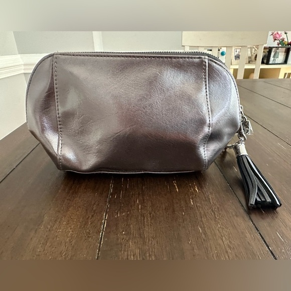 R + F Rodan Fields cosmetics bag - Picture 7 of 12